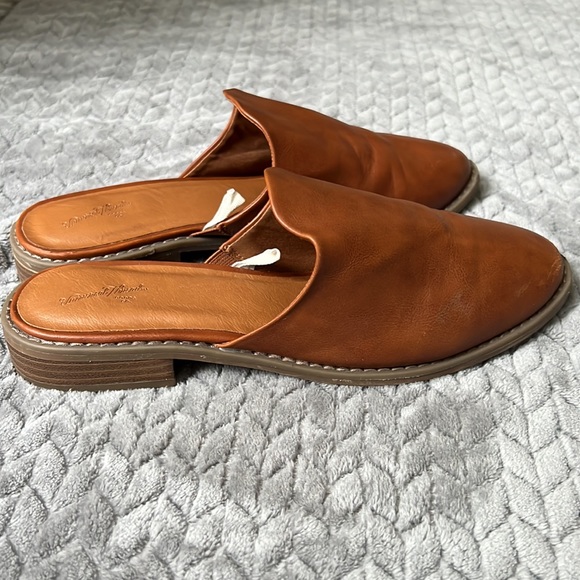 Universal threads (target) mules - Picture 3 of 4